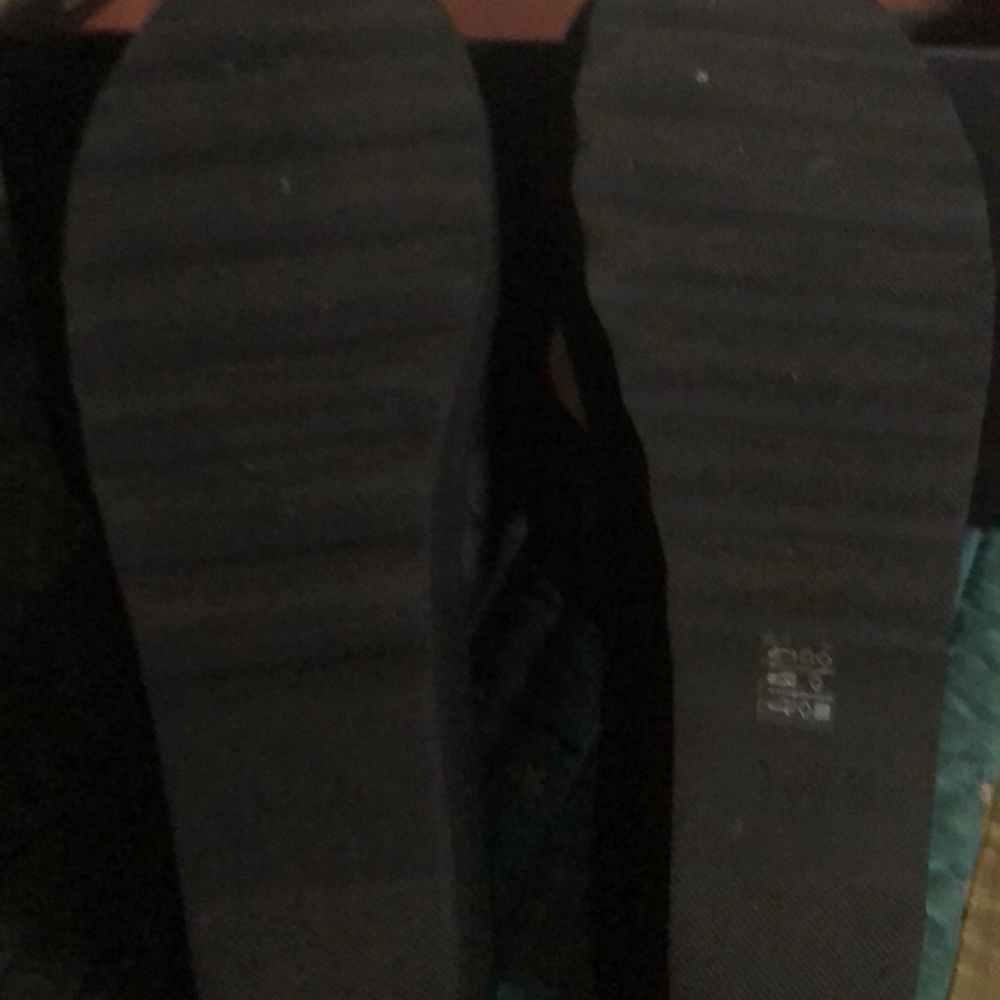 COPY - Sandals comes with free gift.. - Picture 6 of 8